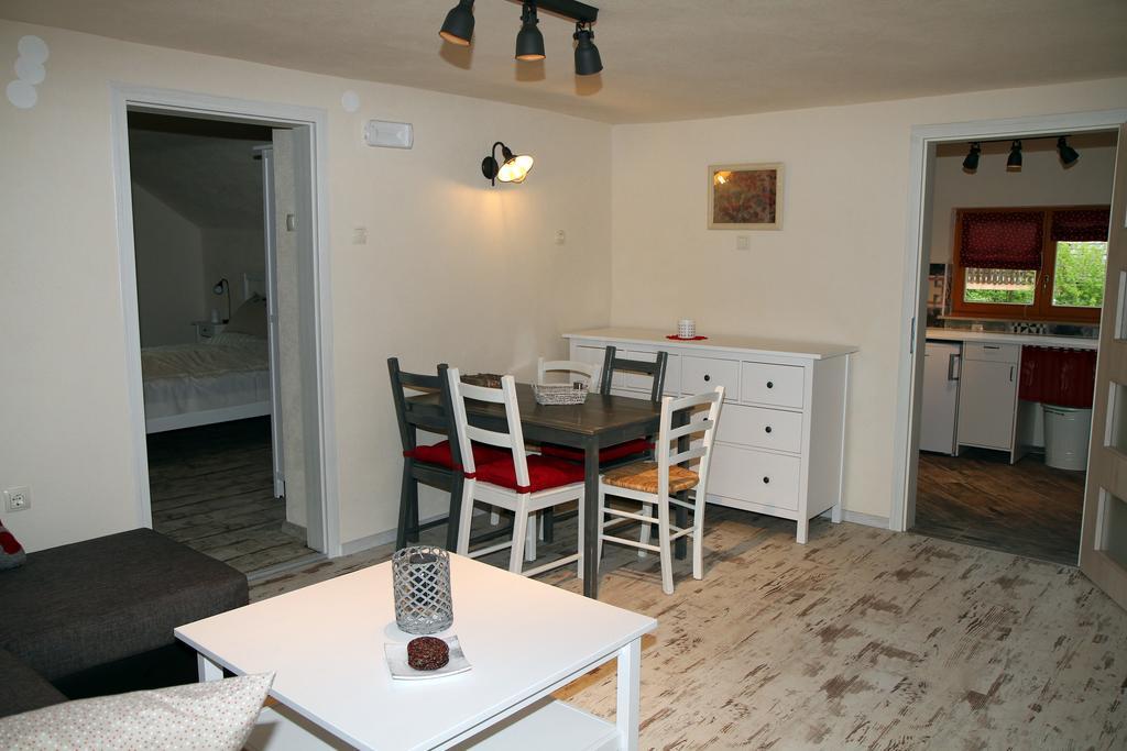 Apartma Obrh 스마예스케토플리체 외부 사진